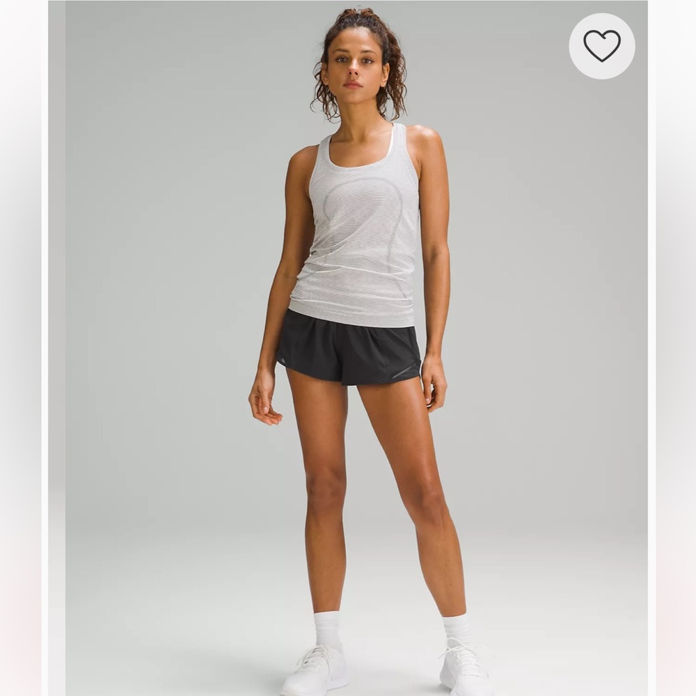 Lululemon Hotty Hot Low-Rise Lined Short 2.5" Size 4